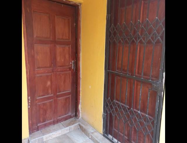 BEDROOM ROOM TO LET IN NEW DAWN PARK